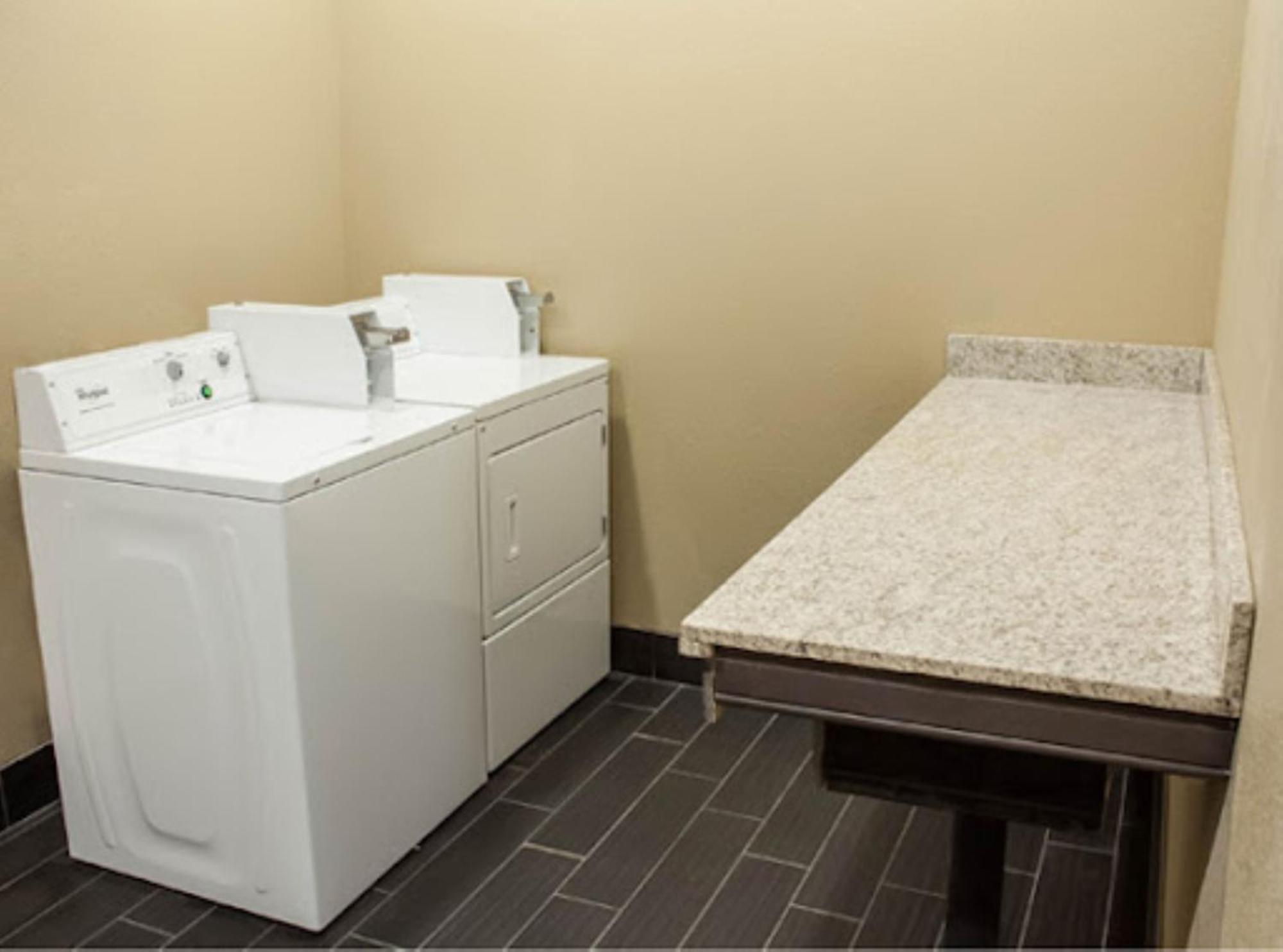 Holiday Inn Express & Suites Chicago - Matteson By Ihg Luaran gambar